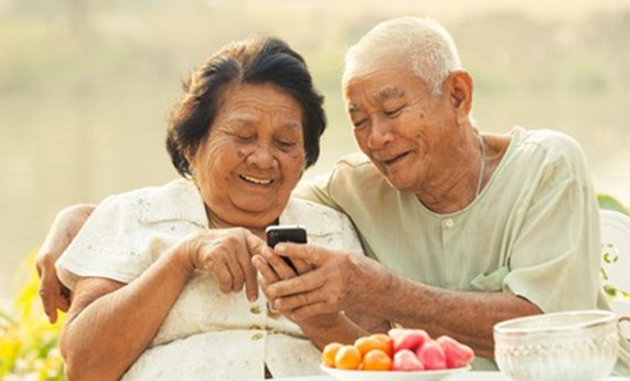 Mikel Izquierdo participa en la nueva guía de la OMS sobre salud móvil para el envejecimiento