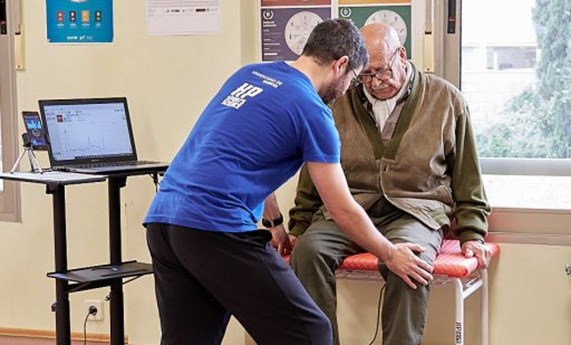 Cuatro semanas de entrenamiento mejoran la forma física de las personas mayores en residencias durante los confinamientos