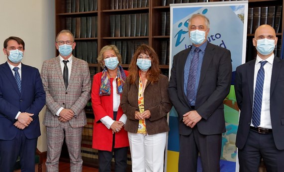 El CIBER recibe una donación del sector asegurador de 1,3 millones para investigar sobre COVID-19 El CIBER recibe una donación del sector asegurador de 1,3 millones para investigar sobre COVID-19