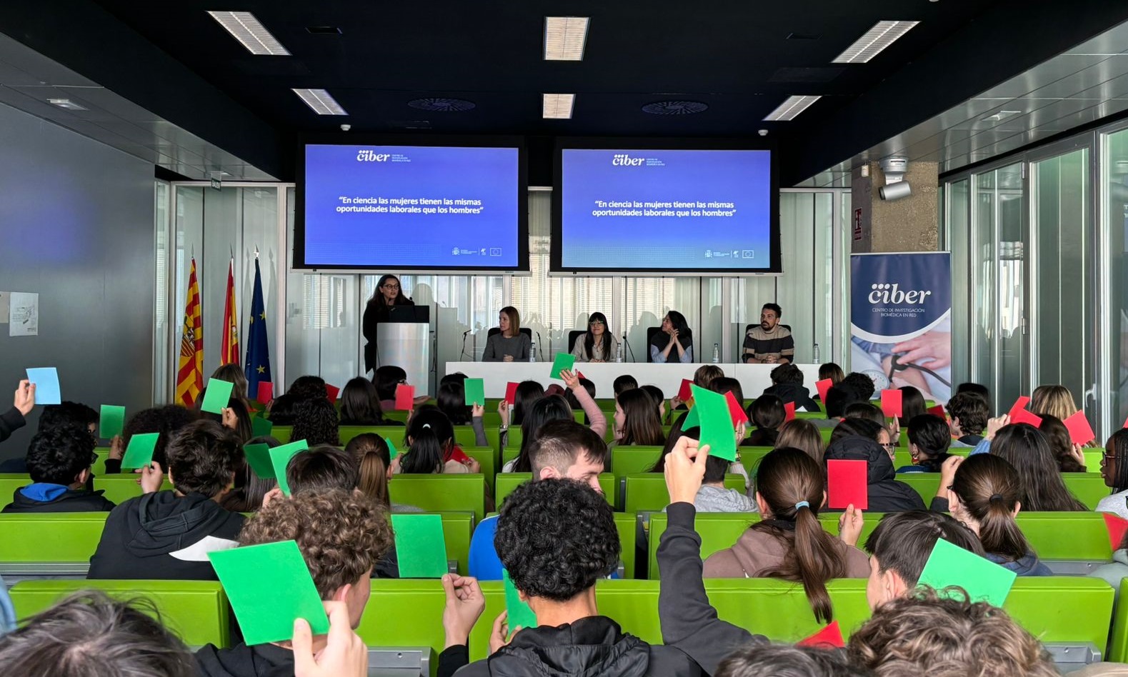 Estudiantes de Zaragoza debaten sobre el papel de las mujeres en la ciencia en una jornada organizada por CIBER y UNIZAR