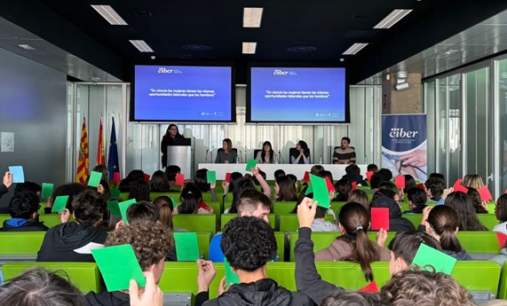 Estudiantes de Zaragoza debaten sobre el papel de las mujeres en la ciencia en una jornada organizada por CIBER y UNIZAR Estudiantes de Zaragoza debaten sobre el papel de las mujeres en la ciencia en una jornada organizada por CIBER y UNIZAR
