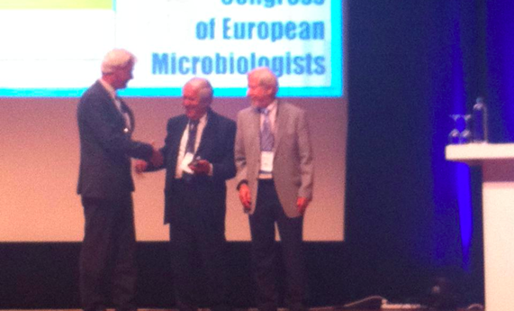 Fernando Baquero, distinguido con el Premio André Lwoff de la FEMS por su trayectoria en el campo de la microbiología Fernando Baquero, distinguido con el Premio André Lwoff de la FEMS por su trayectoria en el campo de la microbiología