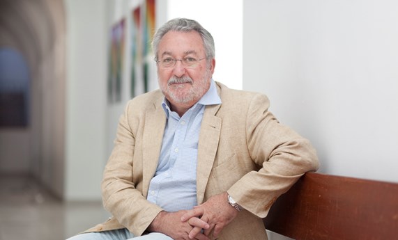 Bernat Soria, investigador del CIBERDEM, recibe el Premio a la Excelencia Sanitaria Bernat Soria, investigador del CIBERDEM, recibe el Premio a la Excelencia Sanitaria
