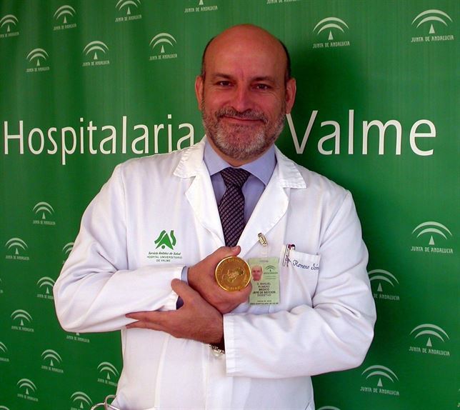 Medalla de Oro de la Sociedad Andaluza de Patología Digestiva para  Manuel Romero