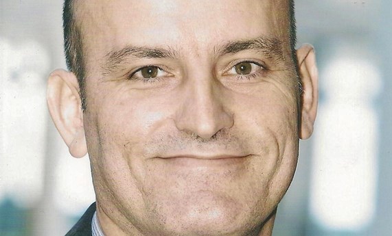 Manuel Romero es distinguido con la Medalla de la ciudad de Sevilla Manuel Romero es distinguido con la Medalla de la ciudad de Sevilla