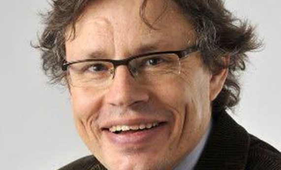 José Luis Ayuso: “Debemos favorecer el alineamiento de las líneas de investigación del CIBERSAM con las líneas prioritarias a nivel europeo para potenciar la participación en consorcios” José Luis Ayuso: “Debemos favorecer el alineamiento de las líneas de investigación del CIBERSAM con las líneas prioritarias a nivel europeo para potenciar la participación en consorcios”