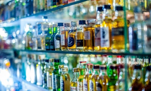 Los españoles beben casi diez litros de alcohol puro al año Los españoles beben casi diez litros de alcohol puro al año