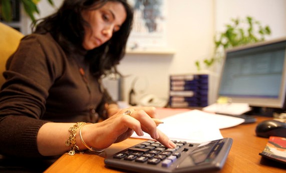 Las mujeres trabajadoras presentan más problemas de salud mental que los hombres Las mujeres trabajadoras presentan más problemas de salud mental que los hombres